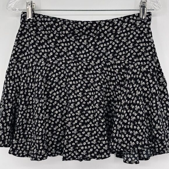 Hollister Micro Mini Ditsy Skirt Womens Medium Ultra High Rise Black White Short - Picture 1 of 4
